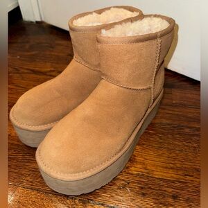 Platform Ugg Mini, Size Women’s 7, worn once outside